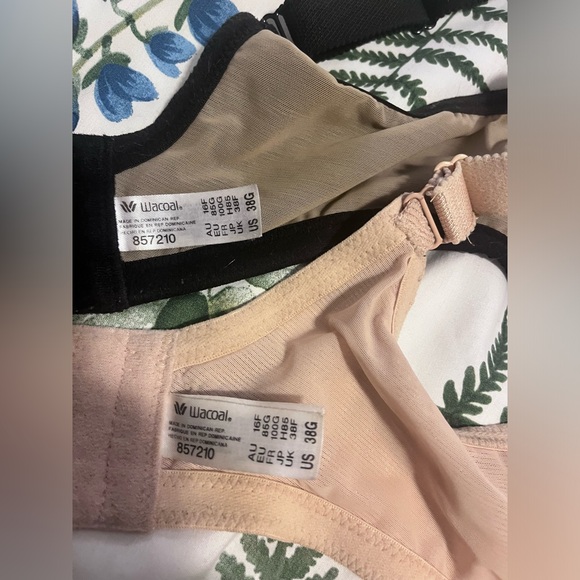 Two Wacoal Visual Effects Minimizer Bras - Picture 2 of 7